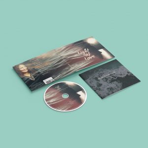 Maria Sarmannon debyyttialbumi "Light of Love" (Päivä Osakeyhtiö 2017). Digipakin visuaalisen ilmeen suunnittelu. http://www.nettikirjakauppa.com/light-of-love.html